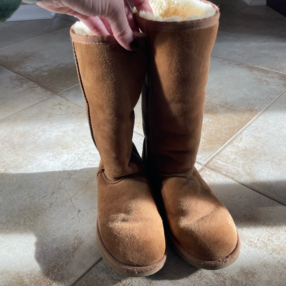 UGG Classic Tall II Chestnut Sheepskin Boots size 6